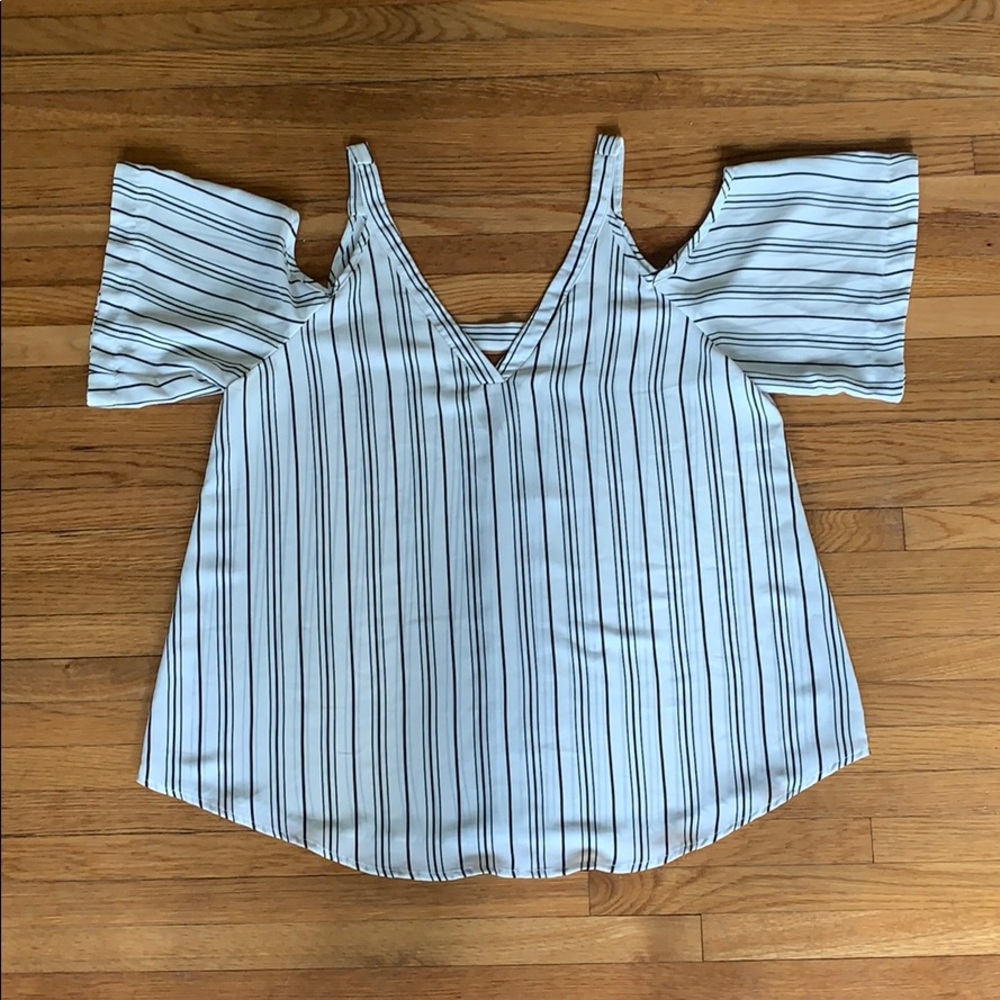 SIENNA SKY - Cold Shoulder Top